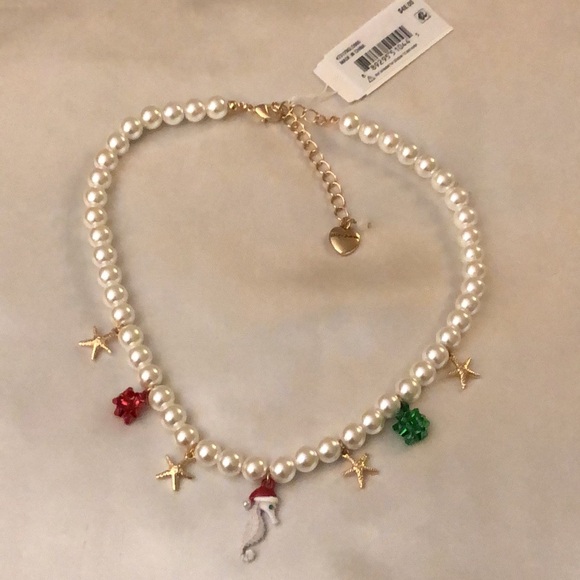 Betsey Johnson Faux Pearl Necklace + Bow, Starfish & Santa Seahorse Charms NWT - Picture 4 of 13